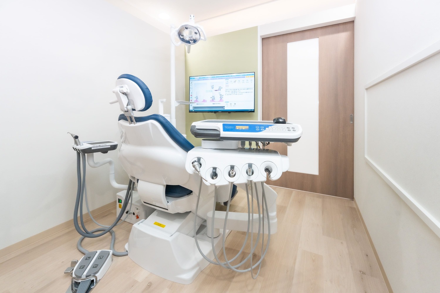 初台の歯医者はつだいTS歯科の院内・明るく清潔な診療室