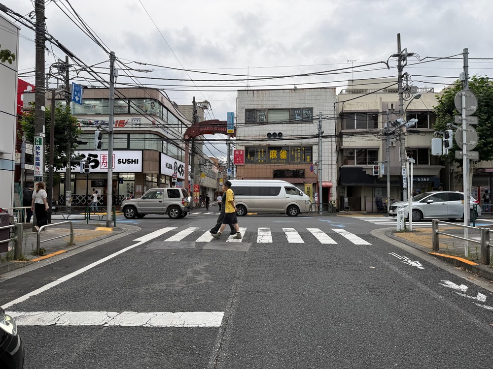 くら寿司のある交差点を右に曲がる